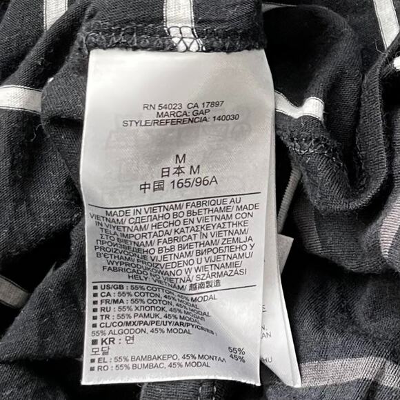 Gap Size Medium Black White Striped Knit Lightweight Tee Top Dark Coastal Prep - Picture 6 of 10